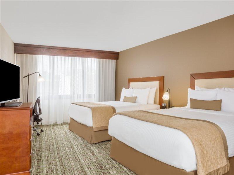 Clarion Hotel & Suites Mount Laurel Exterior foto