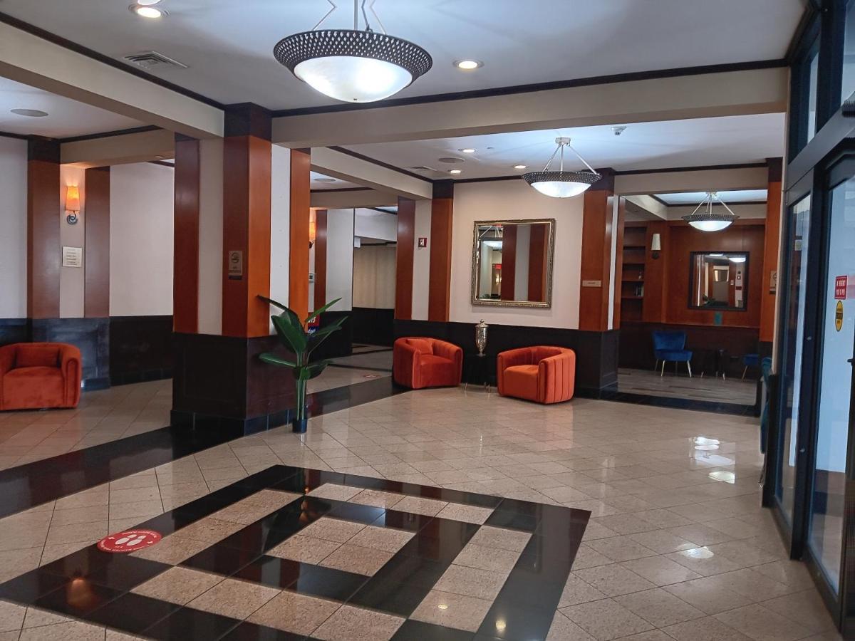 Clarion Hotel & Suites Mount Laurel Exterior foto