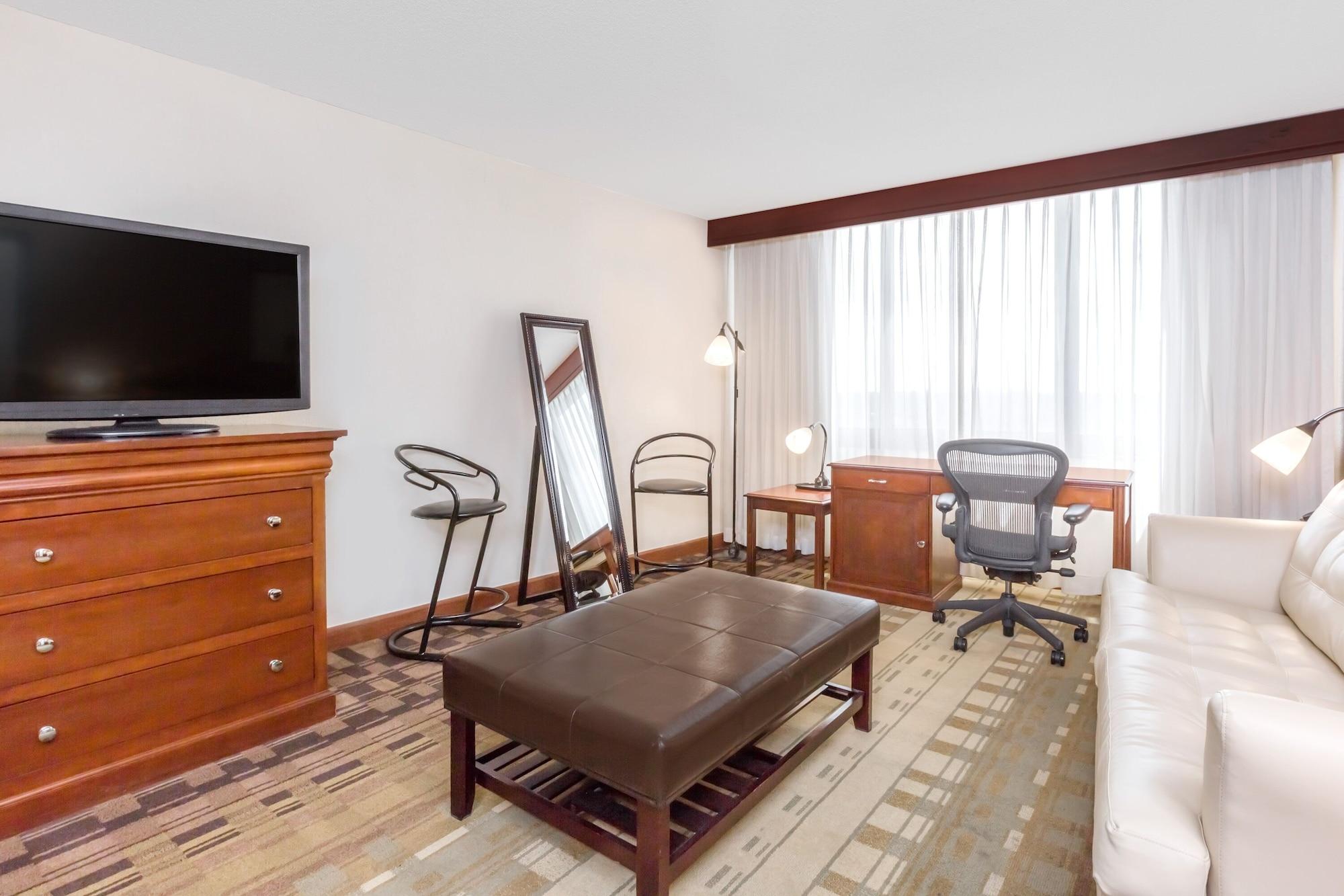 Clarion Hotel & Suites Mount Laurel Exterior foto