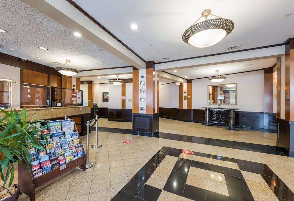 Clarion Hotel & Suites Mount Laurel Exterior foto