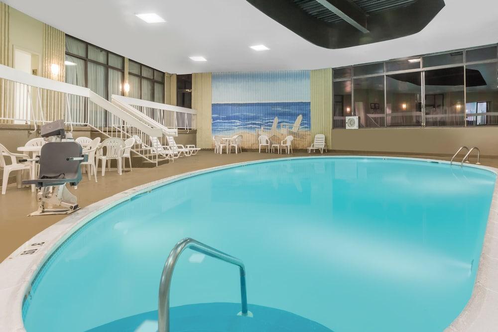 Clarion Hotel & Suites Mount Laurel Exterior foto